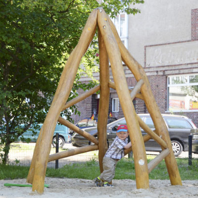 PLAY HUT