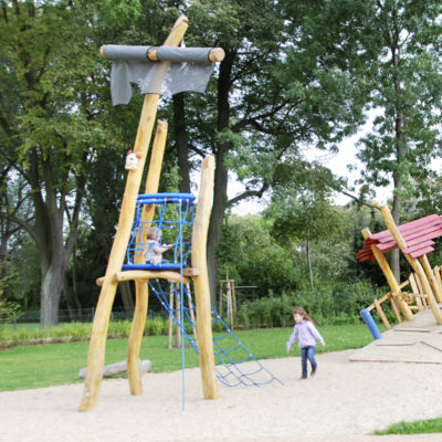 STRANDED PIRATE SHIP «CROW´S NEST»
