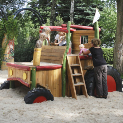 CLIMBING TRACTOR