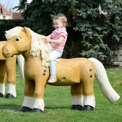 PLAY SCULPTURE «PONY»