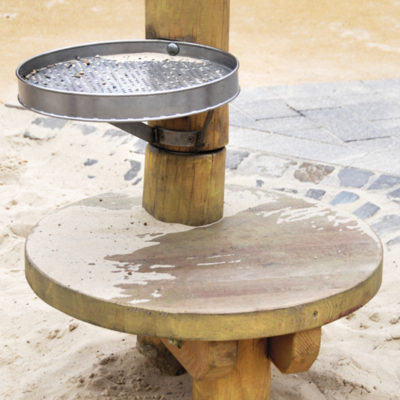 MIXING TABLE WITH RIDDLE SIEVE