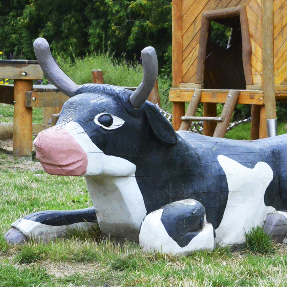 PLAY SCULPTURE «COW» LAYING - Image 2