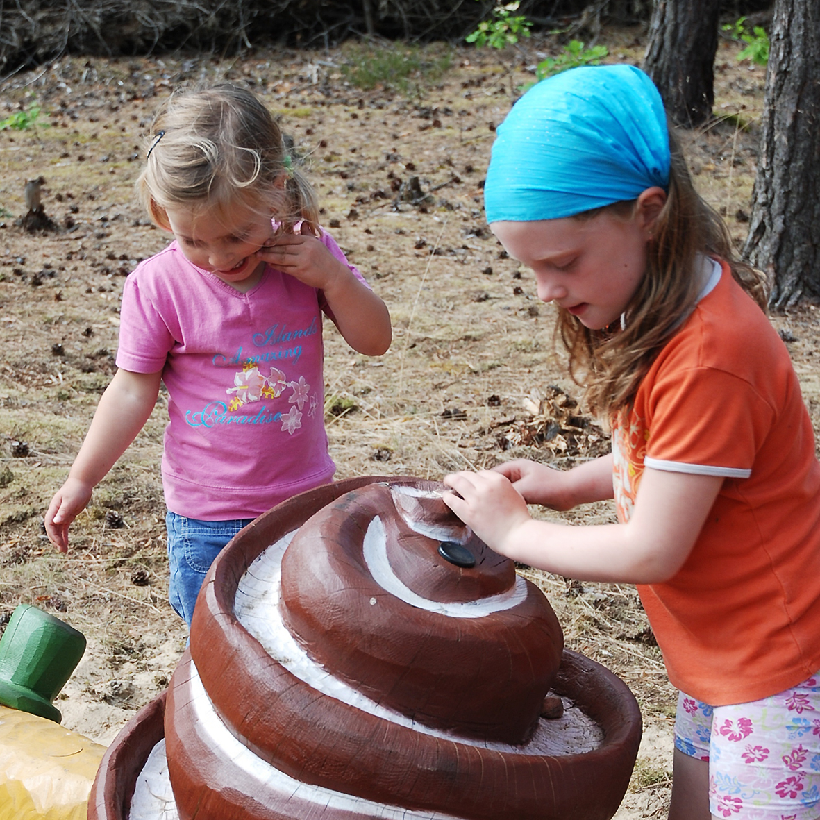 PLAY SCULPTURE «SNAIL ON TRUNK» WITH MARBLE GAME - Image 3
