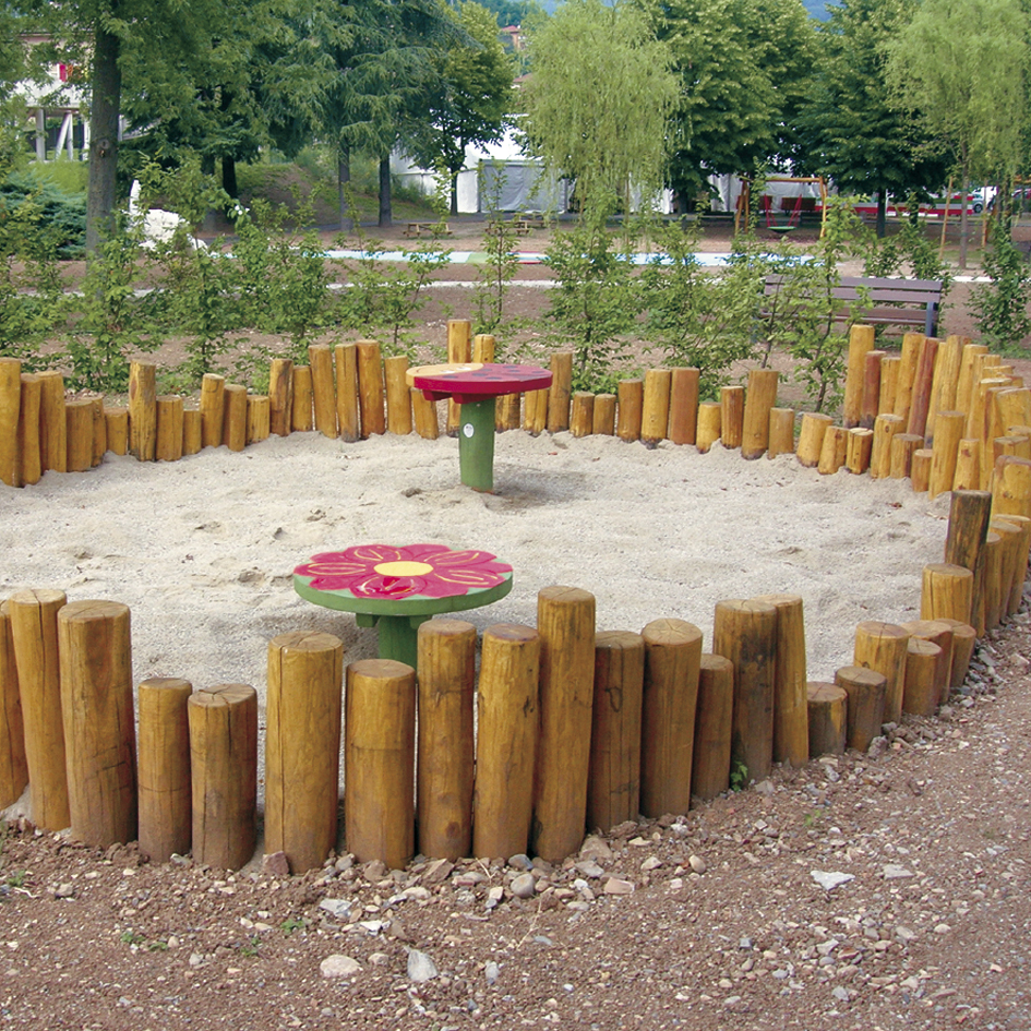 SANDBOX MADE OF PALISADES