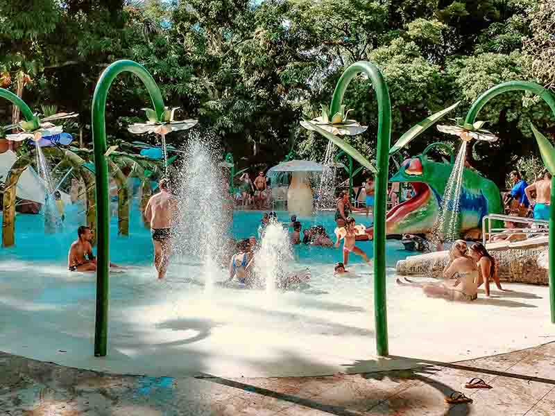 water splalsh play equipment uae resized[1]