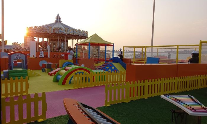 Outdoor Playground Equipment